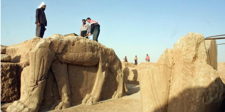 Islamic State systematically destroys ancient monuments